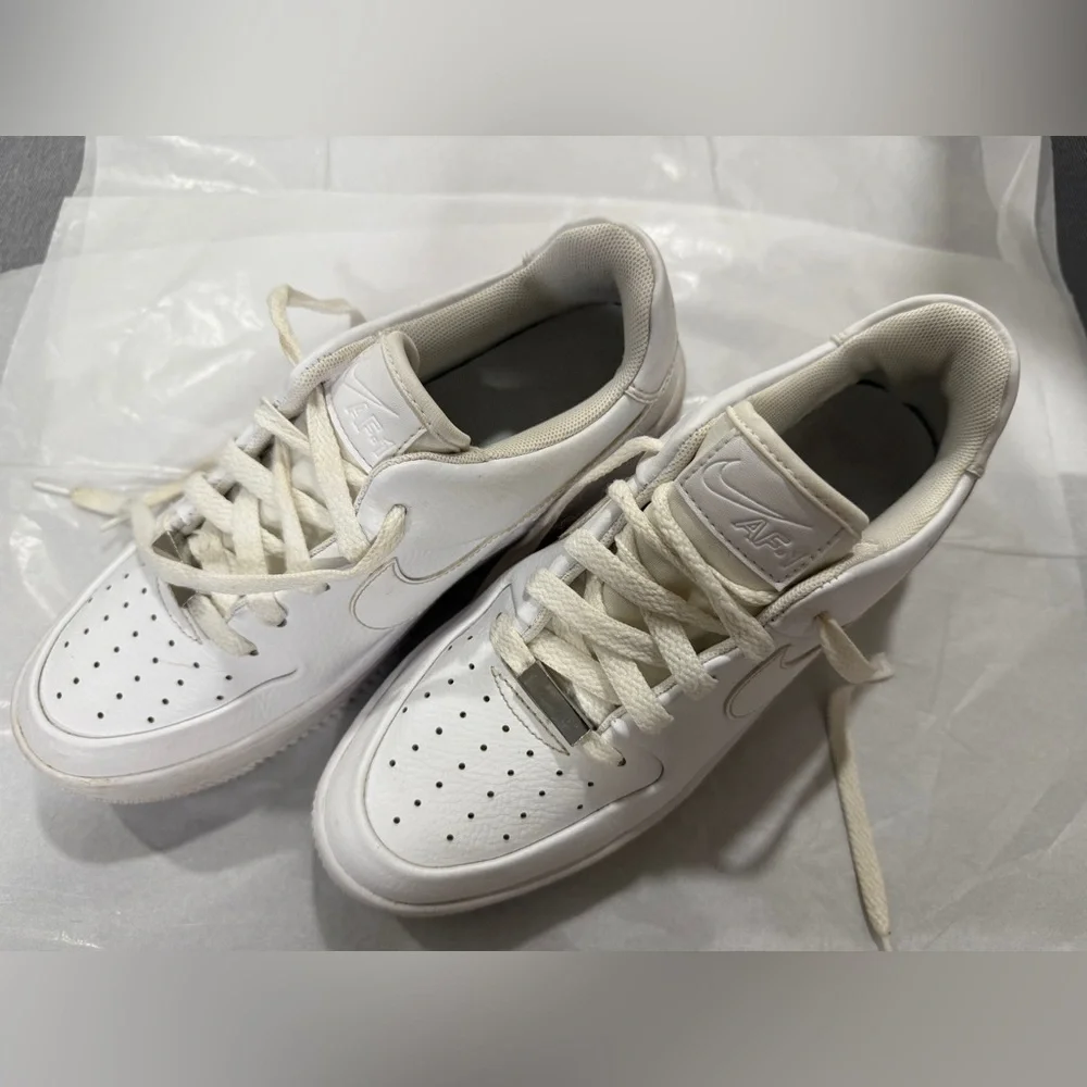 Nike Air Force 1 Low White Women’s Size 8.5 AF1 Sneakers - Picture 2 of 7